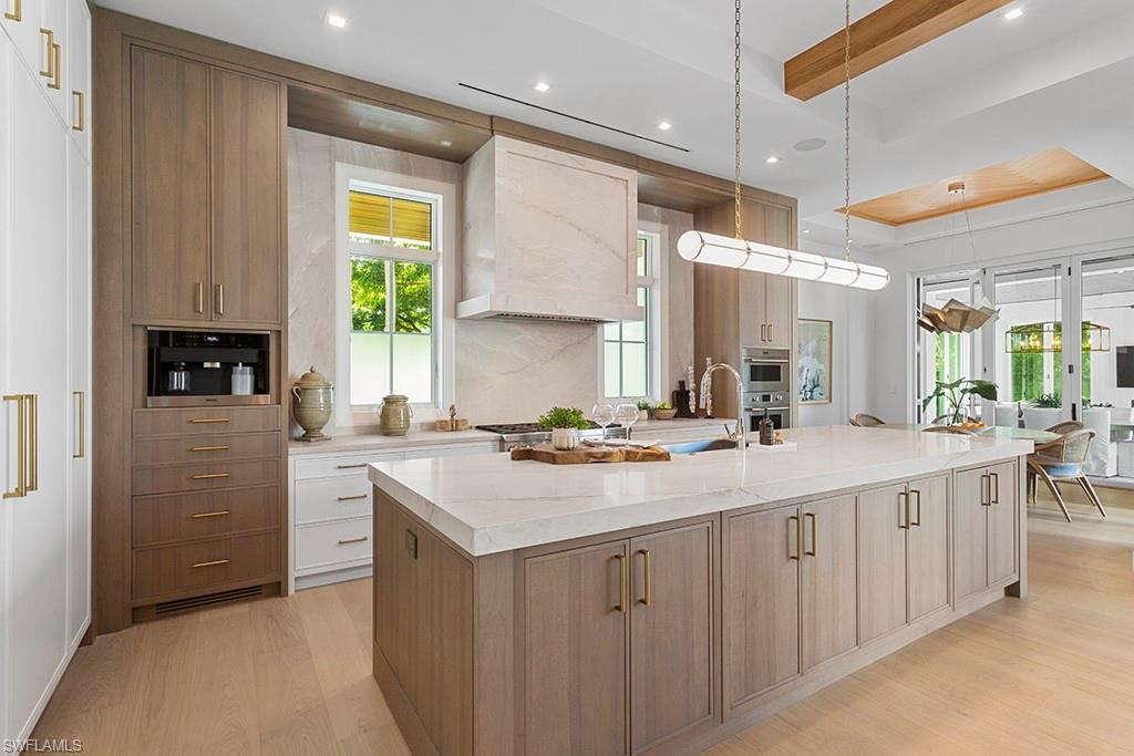 Naples, Florida, 34102, United States, 5 Bedrooms Bedrooms, ,6.5 BathroomsBathrooms,Residential,For Sale,1860210