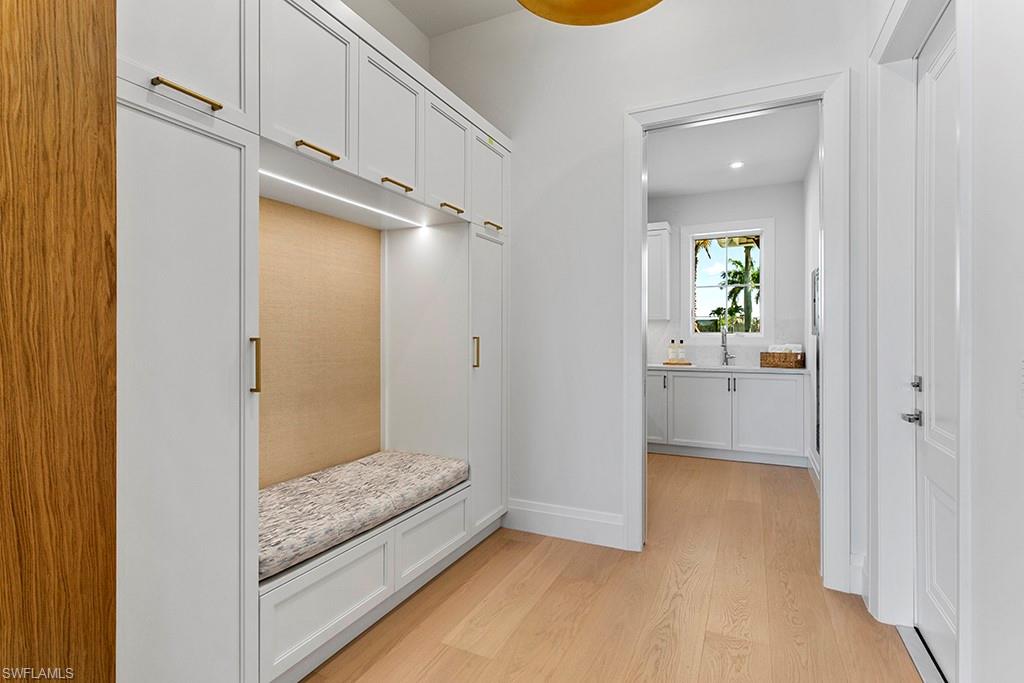 Naples, Florida, 34102, United States, 5 Bedrooms Bedrooms, ,6.5 BathroomsBathrooms,Residential,For Sale,1860210