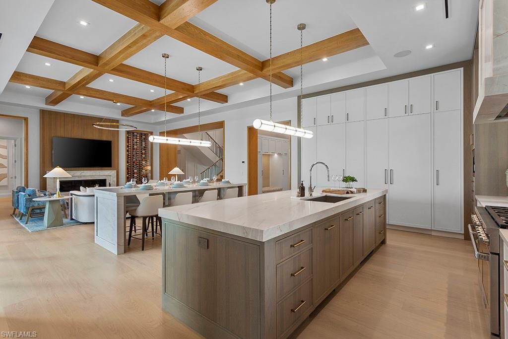 Naples, Florida, 34102, United States, 5 Bedrooms Bedrooms, ,6.5 BathroomsBathrooms,Residential,For Sale,1860210