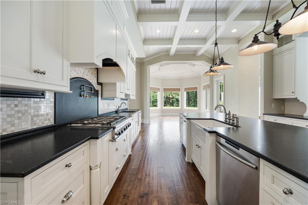 Naples, Florida, 34105, United States, 6 Bedrooms Bedrooms, ,6.5 BathroomsBathrooms,Residential,For Sale,1892552