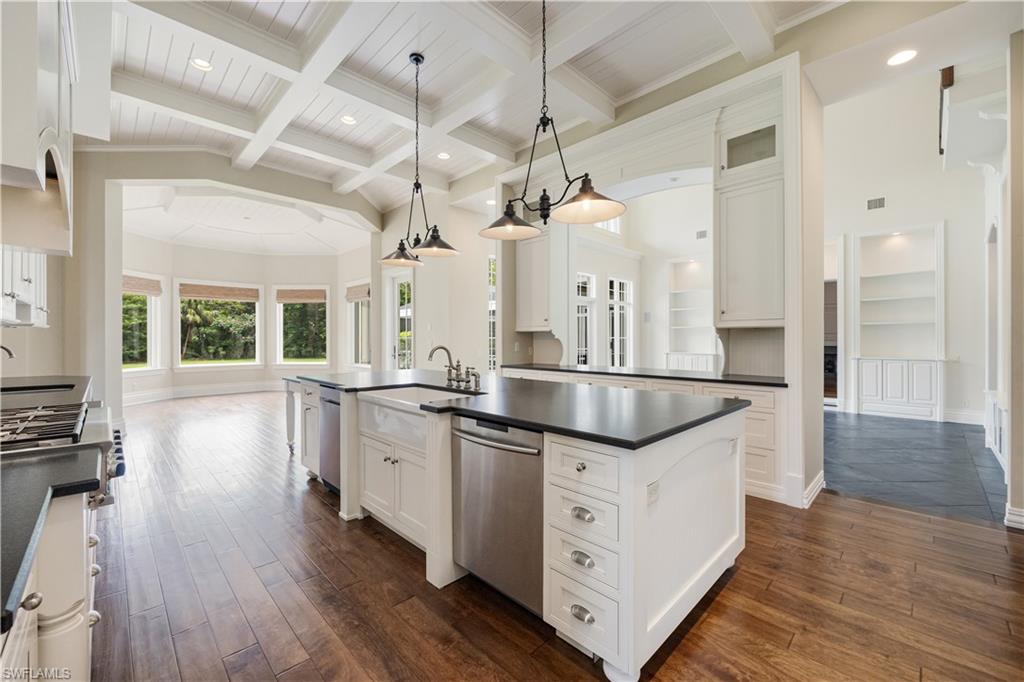 Naples, Florida, 34105, United States, 6 Bedrooms Bedrooms, ,6.5 BathroomsBathrooms,Residential,For Sale,1892552