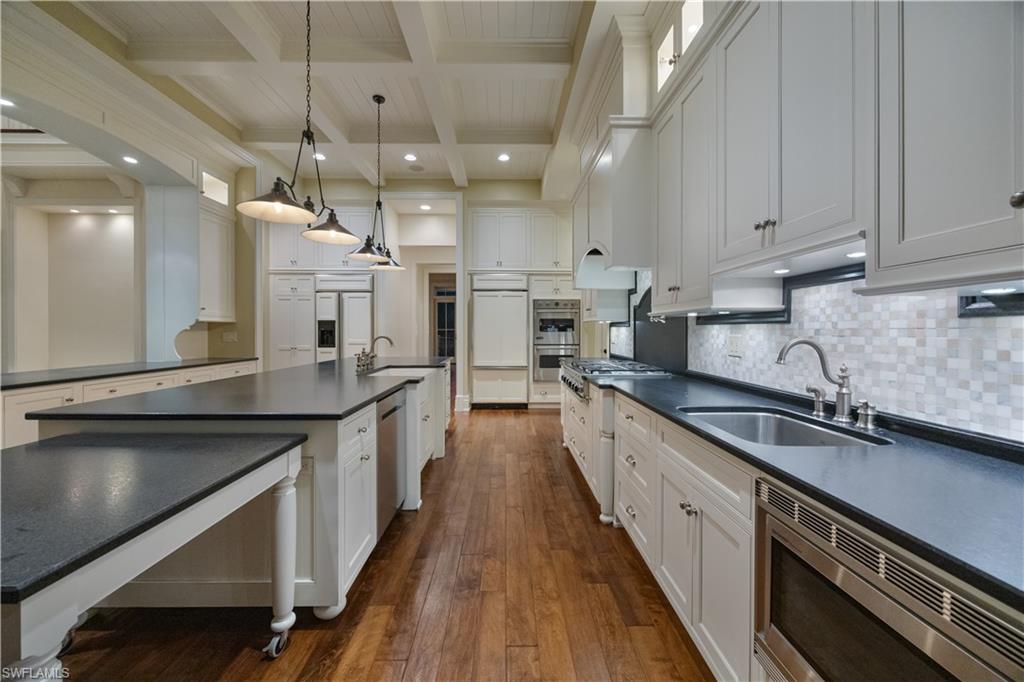 Naples, Florida, 34105, United States, 6 Bedrooms Bedrooms, ,6.5 BathroomsBathrooms,Residential,For Sale,1892552