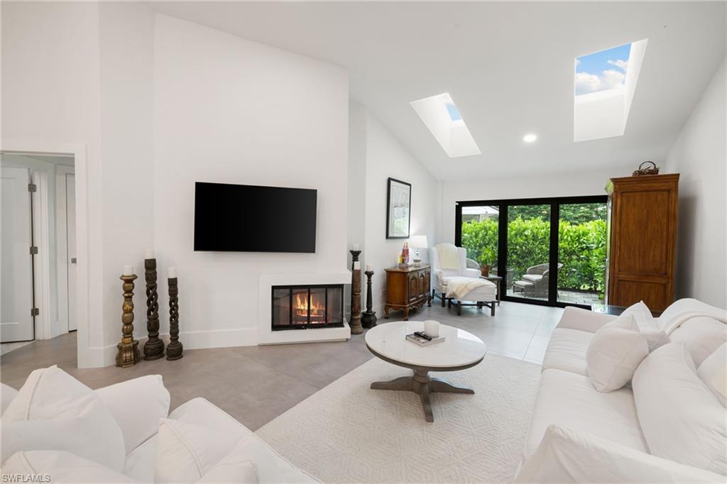 Naples, Florida, 34103, United States, 2 Bedrooms Bedrooms, ,2 BathroomsBathrooms,Residential,For Sale,1963433