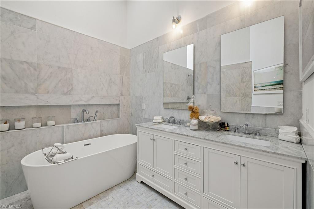 Naples, Florida, 34103, United States, 2 Bedrooms Bedrooms, ,2 BathroomsBathrooms,Residential,For Sale,1963433