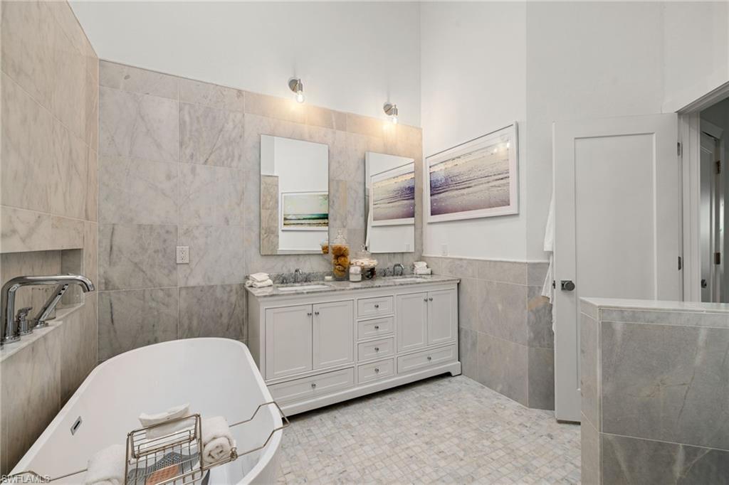 Naples, Florida, 34103, United States, 2 Bedrooms Bedrooms, ,2 BathroomsBathrooms,Residential,For Sale,1963433